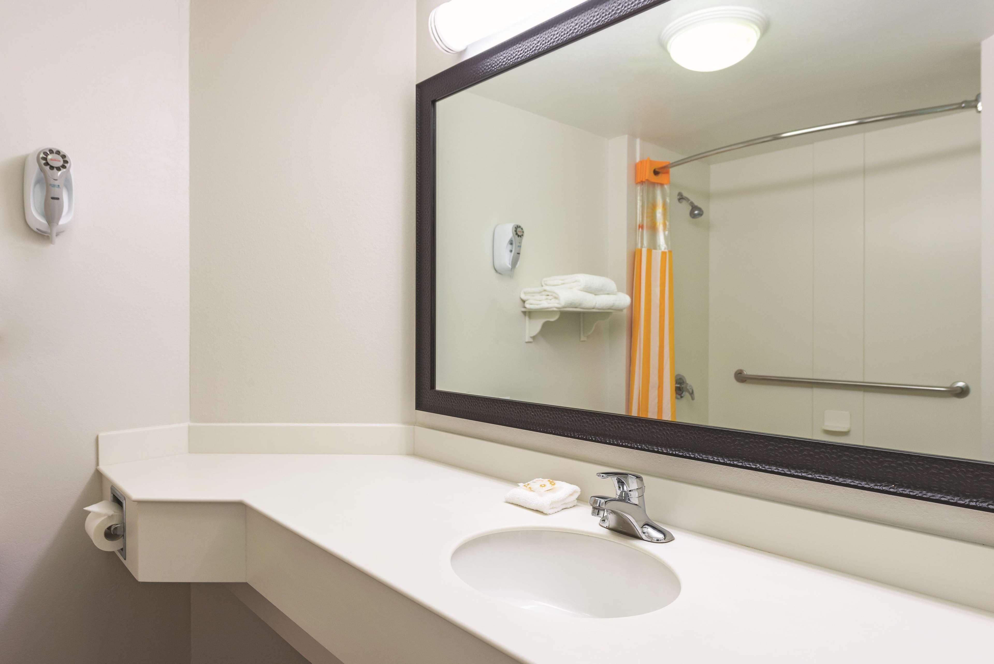 La Quinta By Wyndham St. Louis Westport Hotel Maryland Heights Ngoại thất bức ảnh